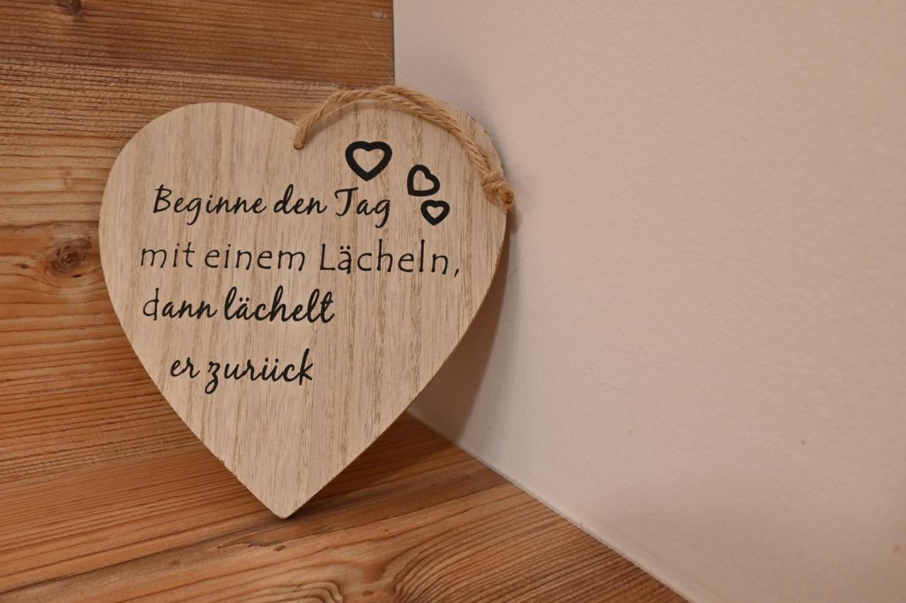 Biohof Auinger, Der Tiererlebnishof Lägenhet Aurach am Hongar Exteriör bild