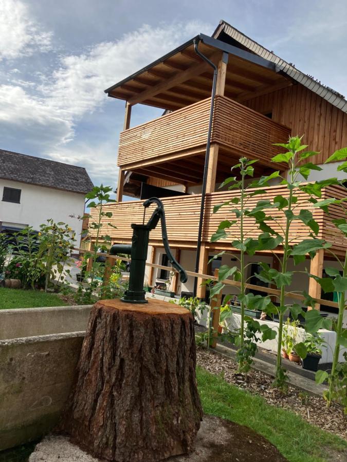 Biohof Auinger, Der Tiererlebnishof Lägenhet Aurach am Hongar Exteriör bild